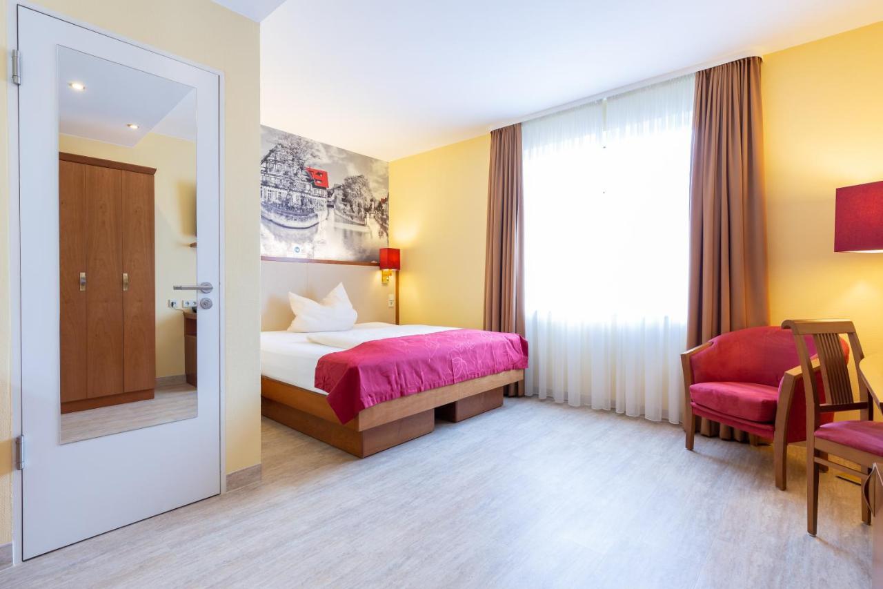Hotel Am Schillerpark Эсслинген Экстерьер фото