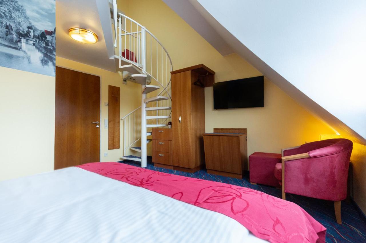 Hotel Am Schillerpark Эсслинген Экстерьер фото