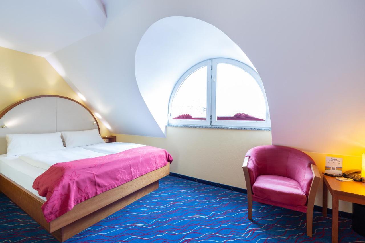 Hotel Am Schillerpark Эсслинген Экстерьер фото
